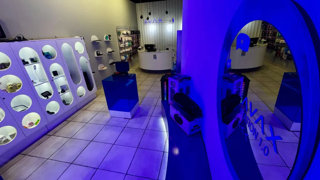 Local AVAX Tecno Store 2